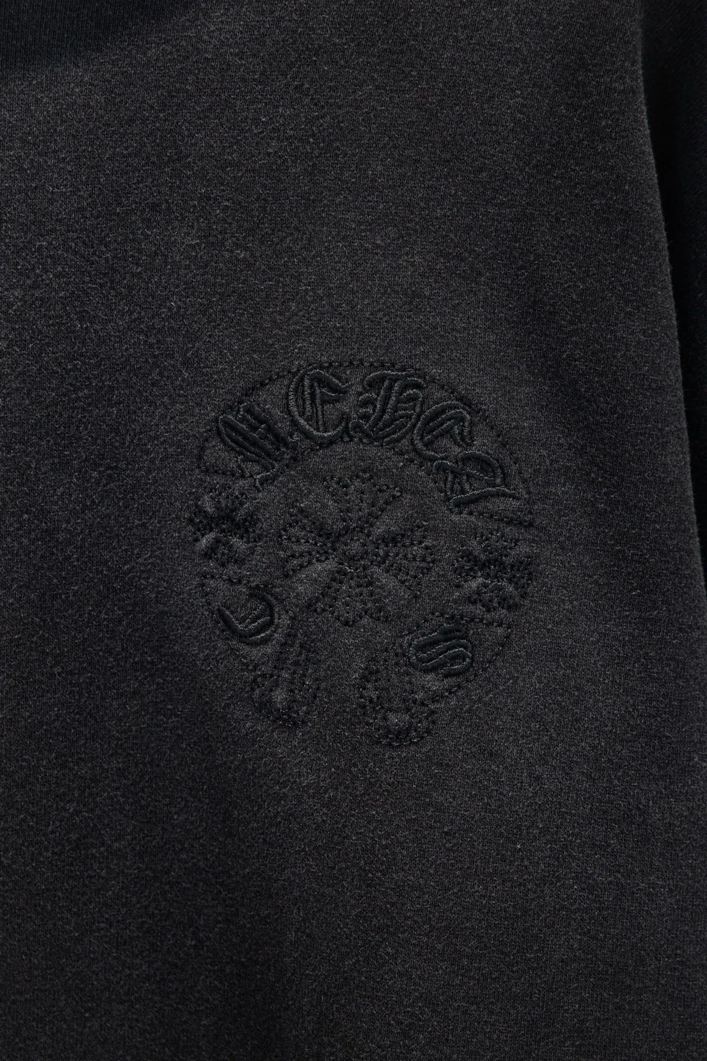 P340 🆕Chrome Hearts distressed new embroidered hooded sweatshirt. The os version is really charming. The Chrome family is really unique. Every new season has the best version. It is very practical and can be worn casually. Nice✔️ - ⚠️100% cotton. Made of custom-dyed terry cotton sweatshirt surface, 420g double-ply double yarn, comfortable to the touch. Made from imported knitting needle carded cotton, the thickness is moderate, drapey and contoured, making the upper body comfortable! ! It is very tolerant to fat body types and can instantly lose five pounds after wearing it!  Front panel #Back panel embroidery elements# The English letters are arranged artistically. Imported Tajima high-density heavy-duty embroidery technology makes the font three-dimensional and full. The body is treated with old sandblasting hole elements, which greatly increases the interest of the clothing; unique visual effects.  Hem Loose closing Double-layer fabric Good closing effect Exquisite hemming Color: Sandblasted black Size: S-M-L-XL